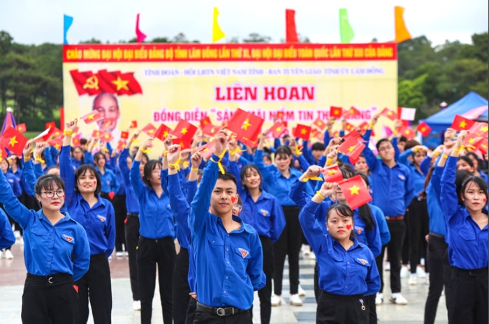 co vu khoi day khat vong cong hien dung xay xa hoi chu nghia va dat nuoc hung cuong trong thanh nien